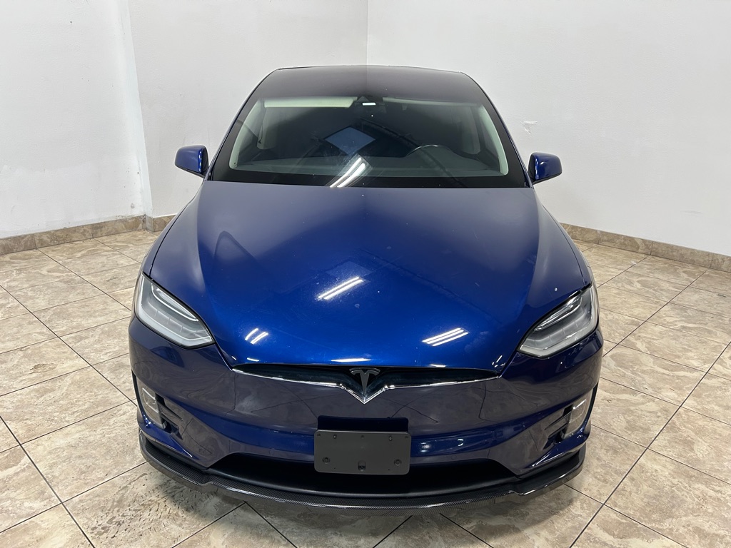 2016 Tesla Model X 90D Image 2 of 35
