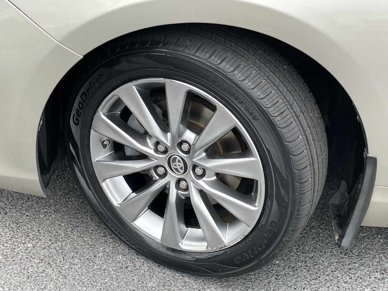 Vehicle image 9 of 33