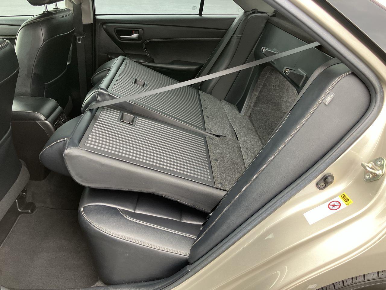 Vehicle image 25 of 33