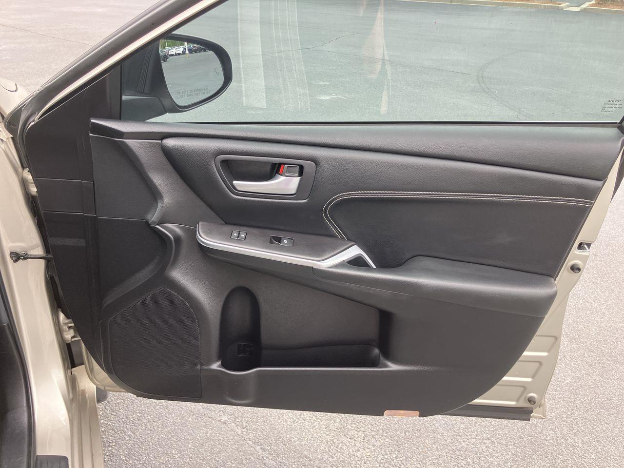 Vehicle image 31 of 33
