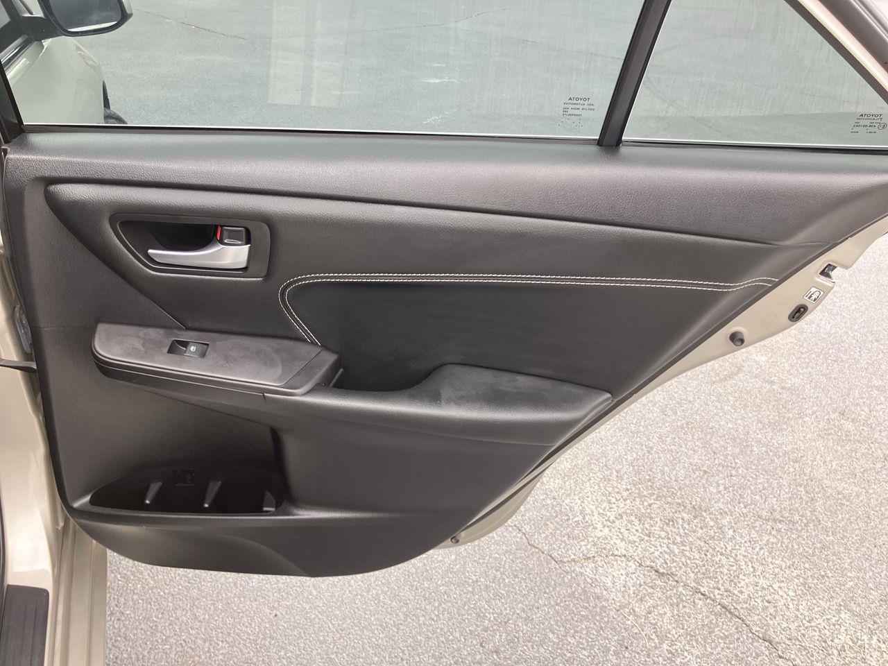 Vehicle image 28 of 33