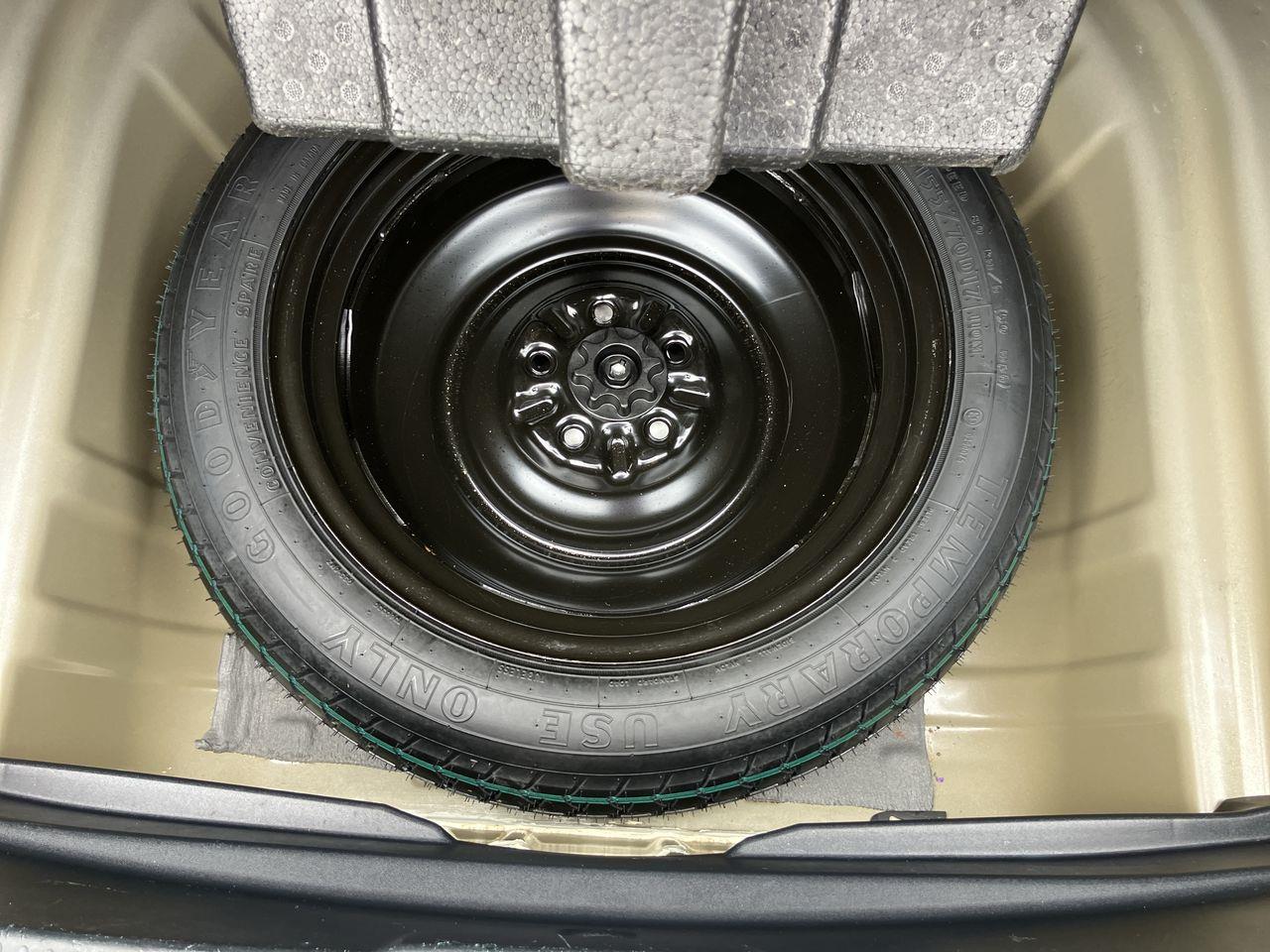 Vehicle image 27 of 33