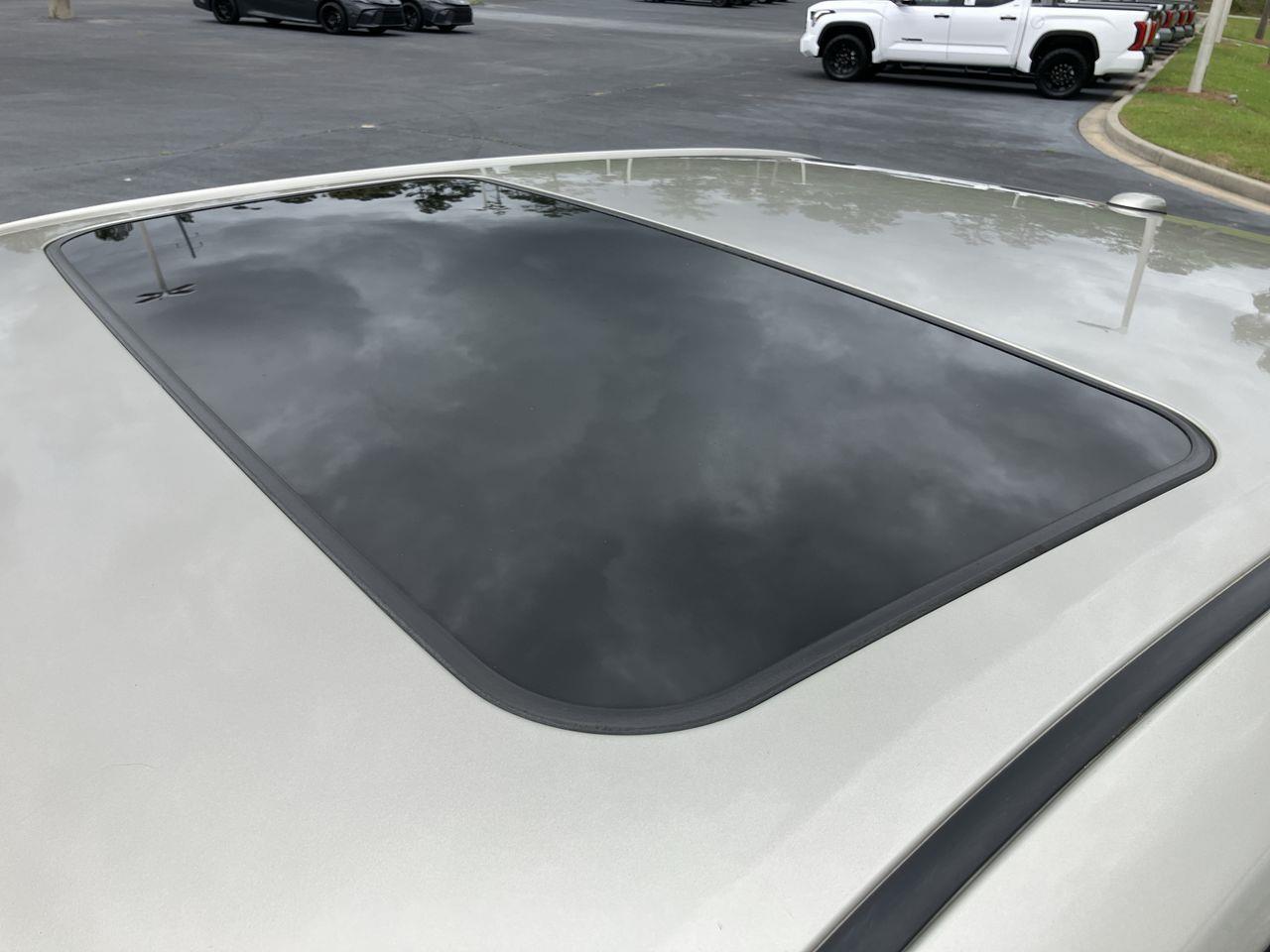 Vehicle image 10 of 33