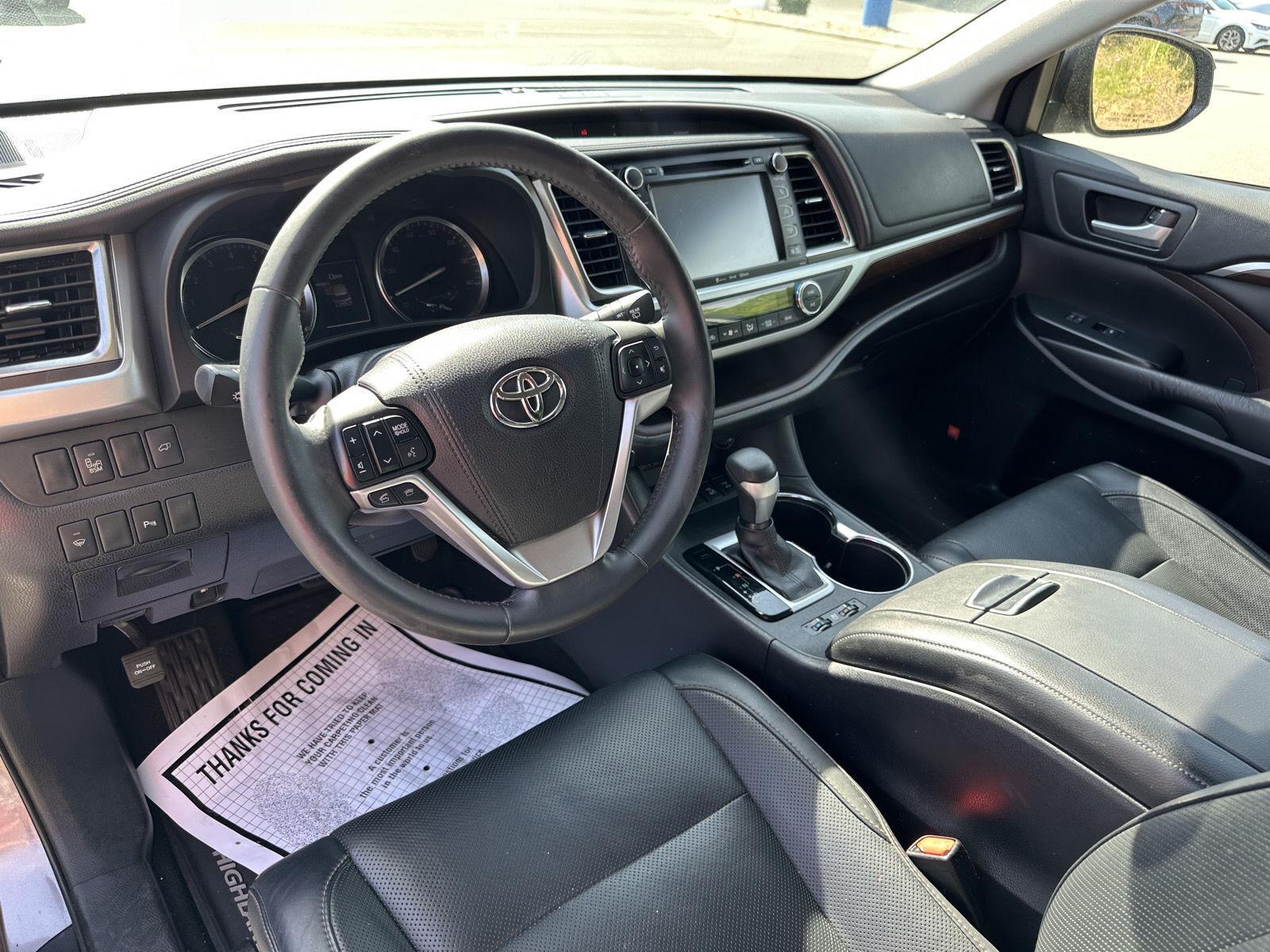 Vehicle image 9 of 28