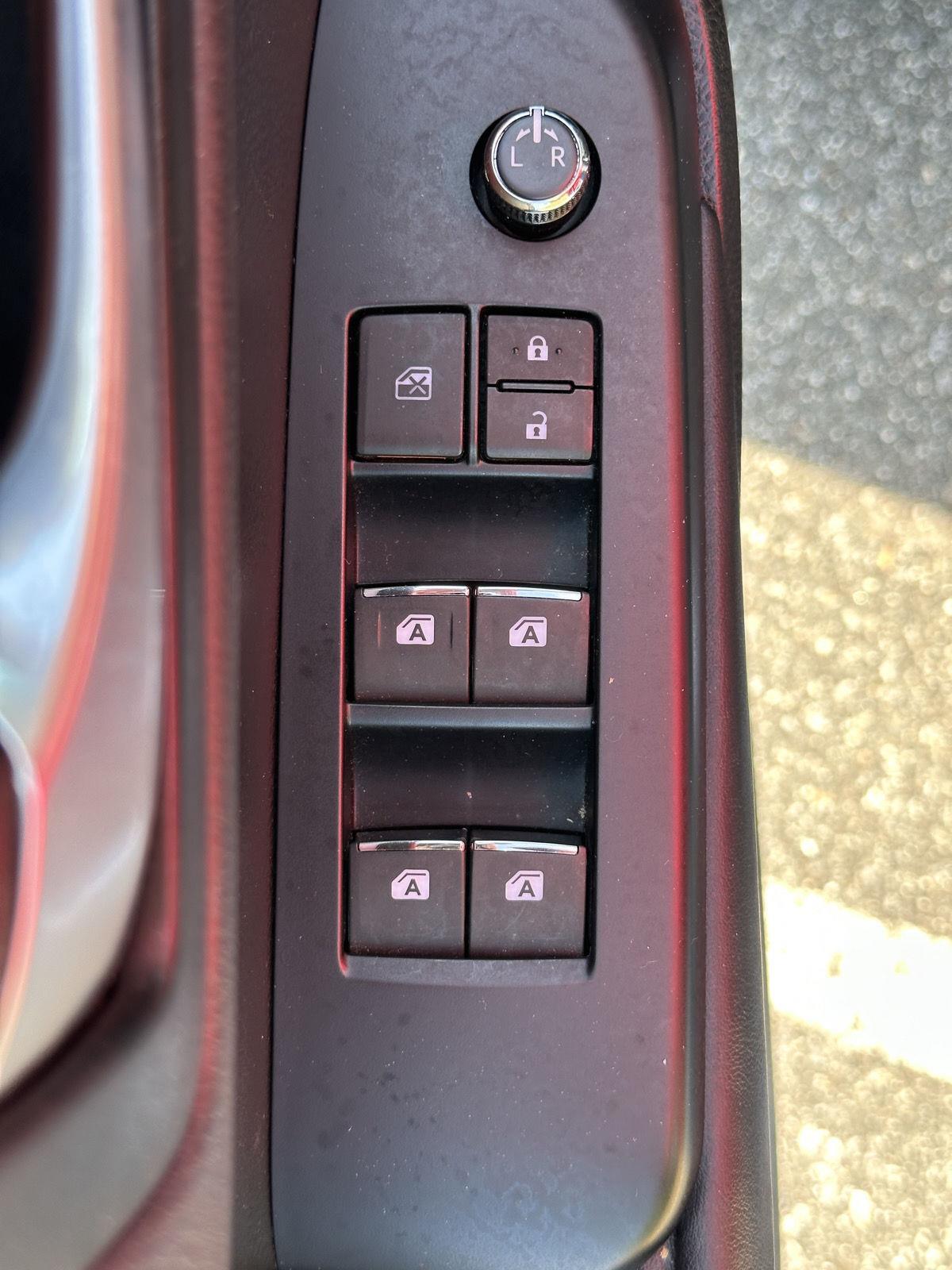 Vehicle image 14 of 28