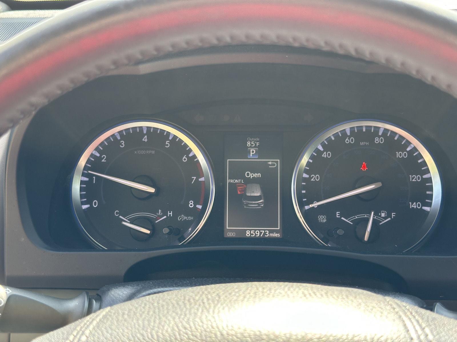 Vehicle image 21 of 28