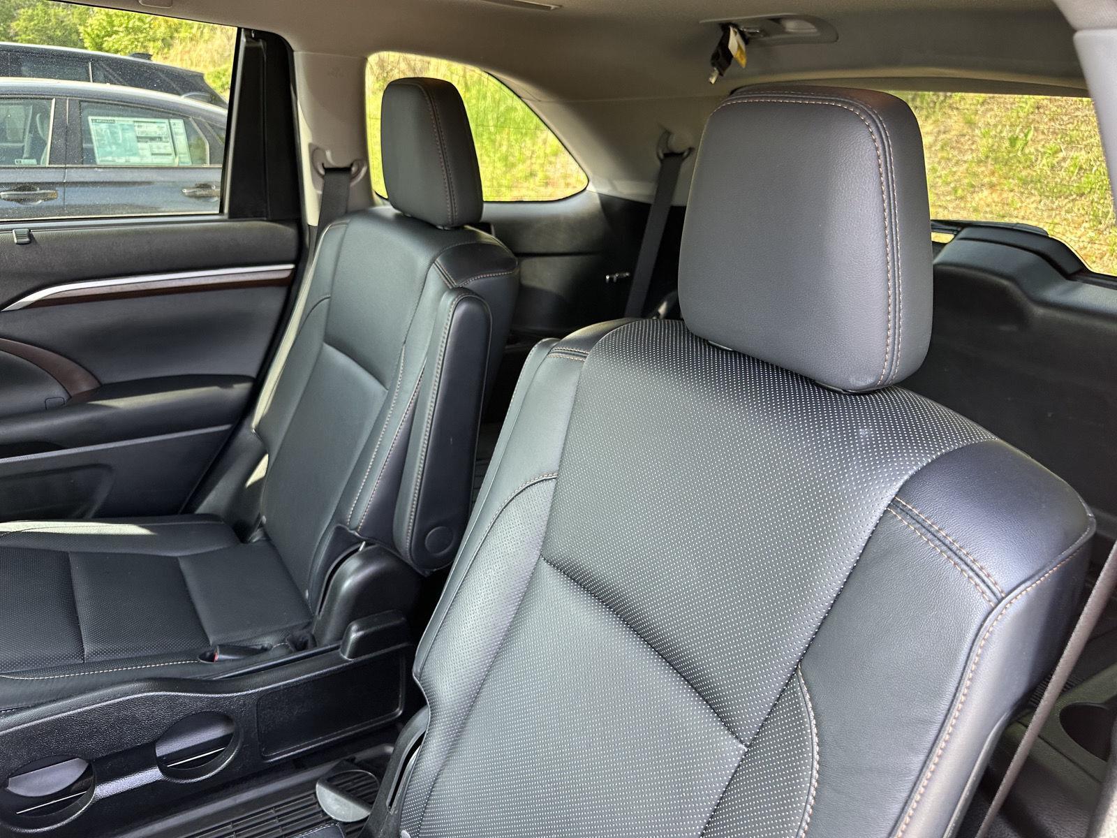 Vehicle image 12 of 28