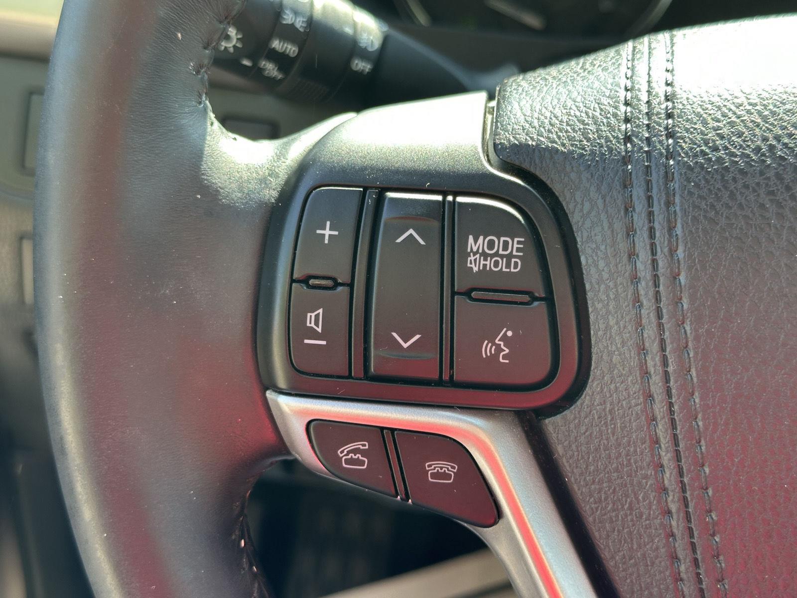 Vehicle image 17 of 28
