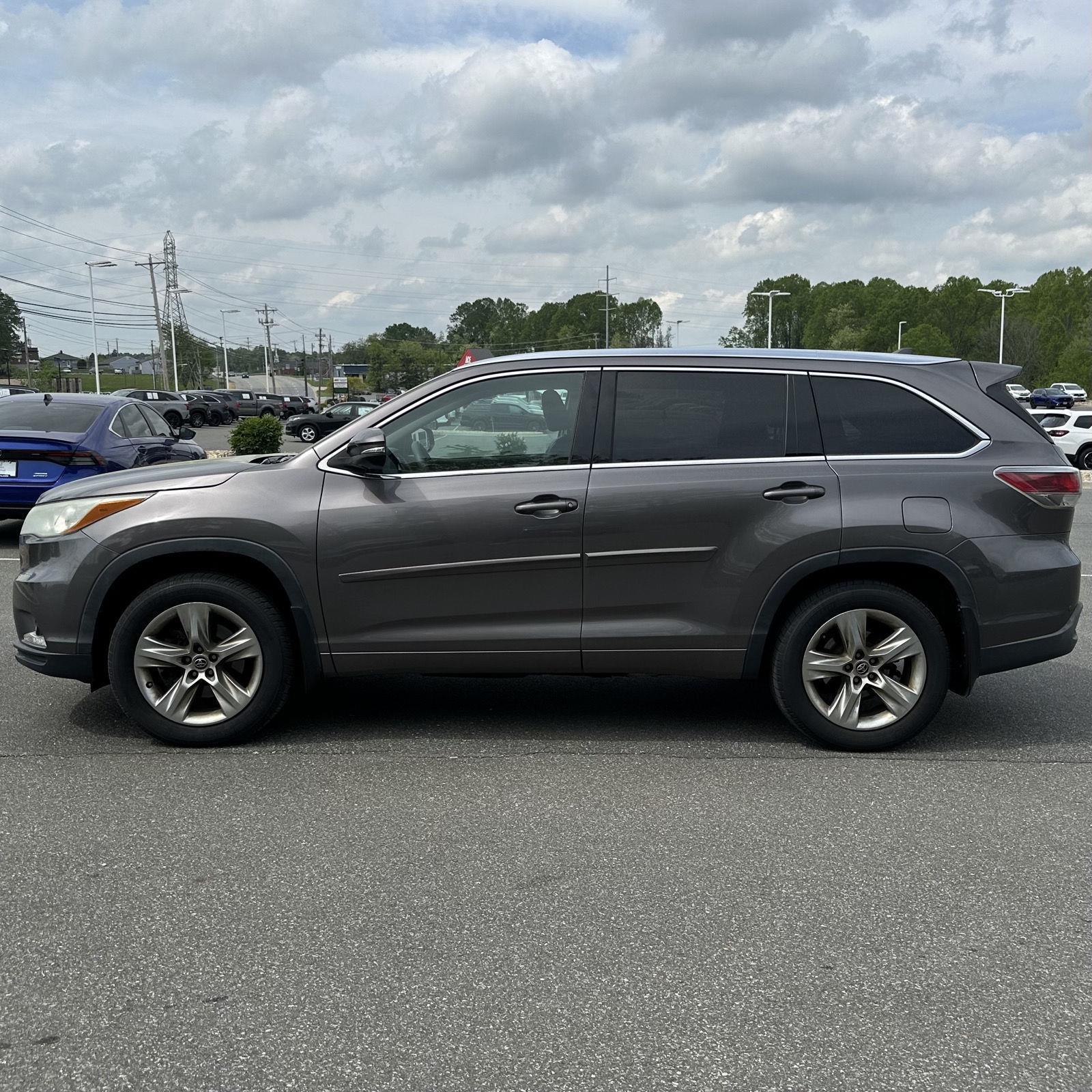Vehicle image 2 of 28