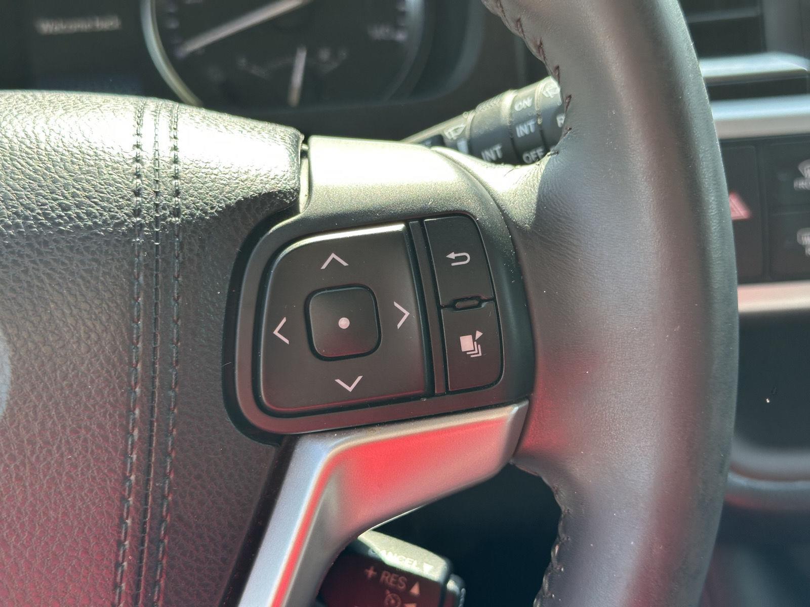 Vehicle image 18 of 28