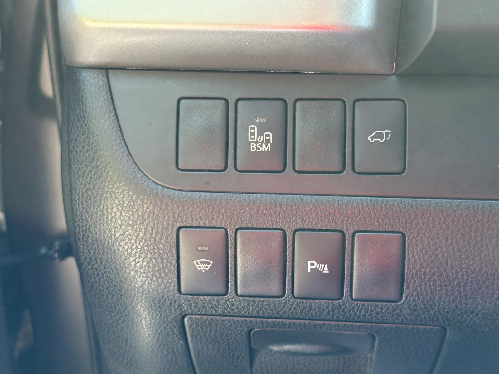 Vehicle image 16 of 28