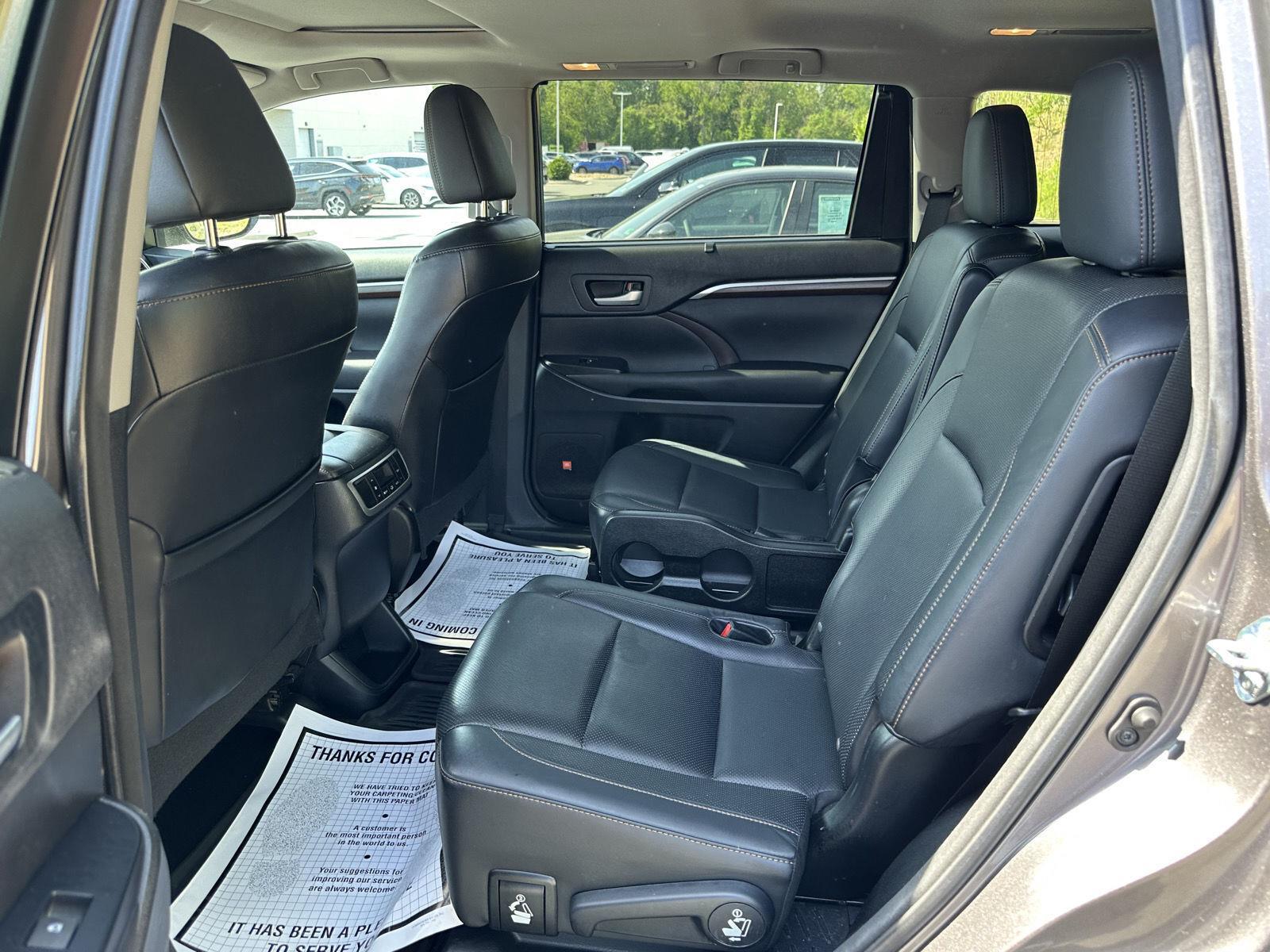Vehicle image 11 of 28