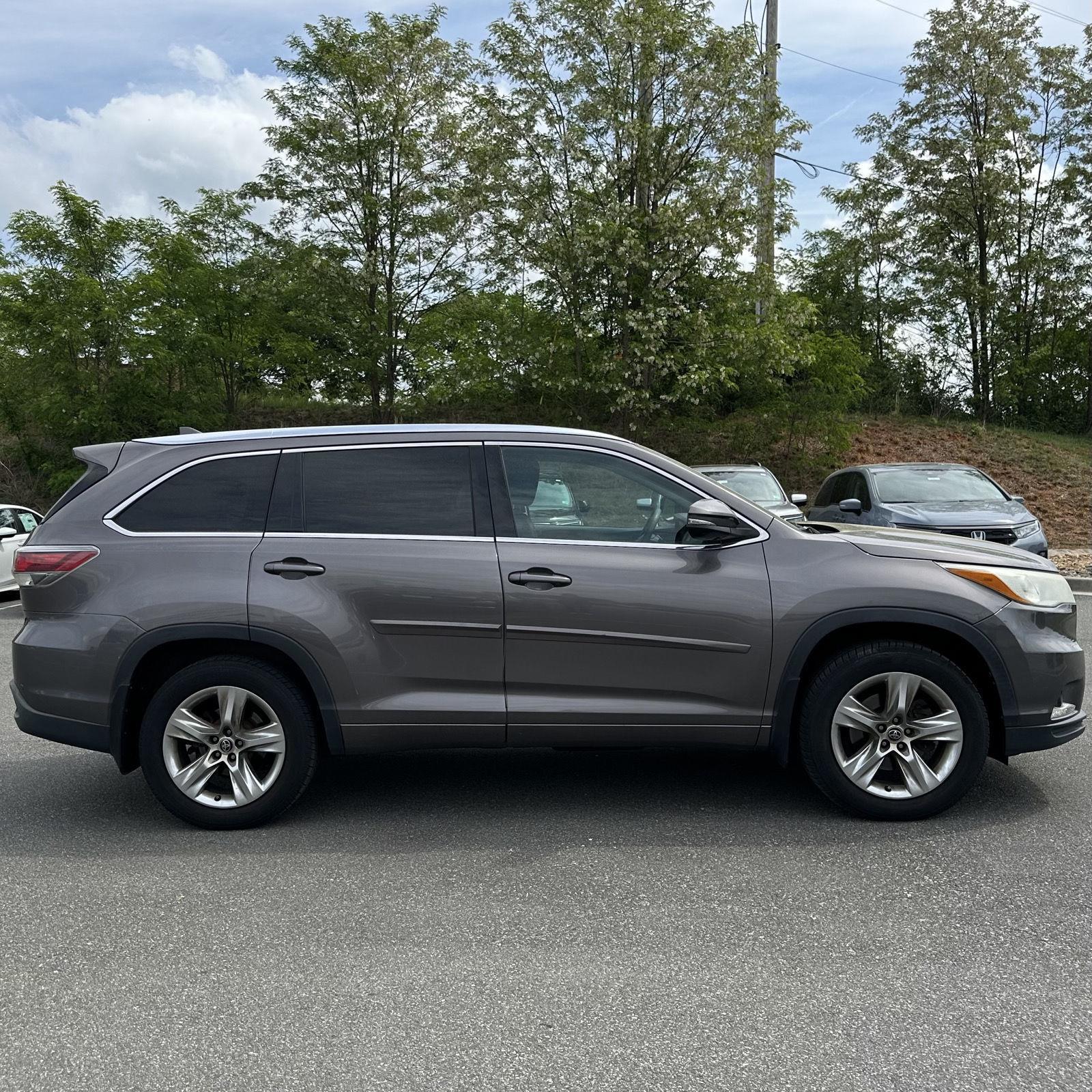 Vehicle image 6 of 28
