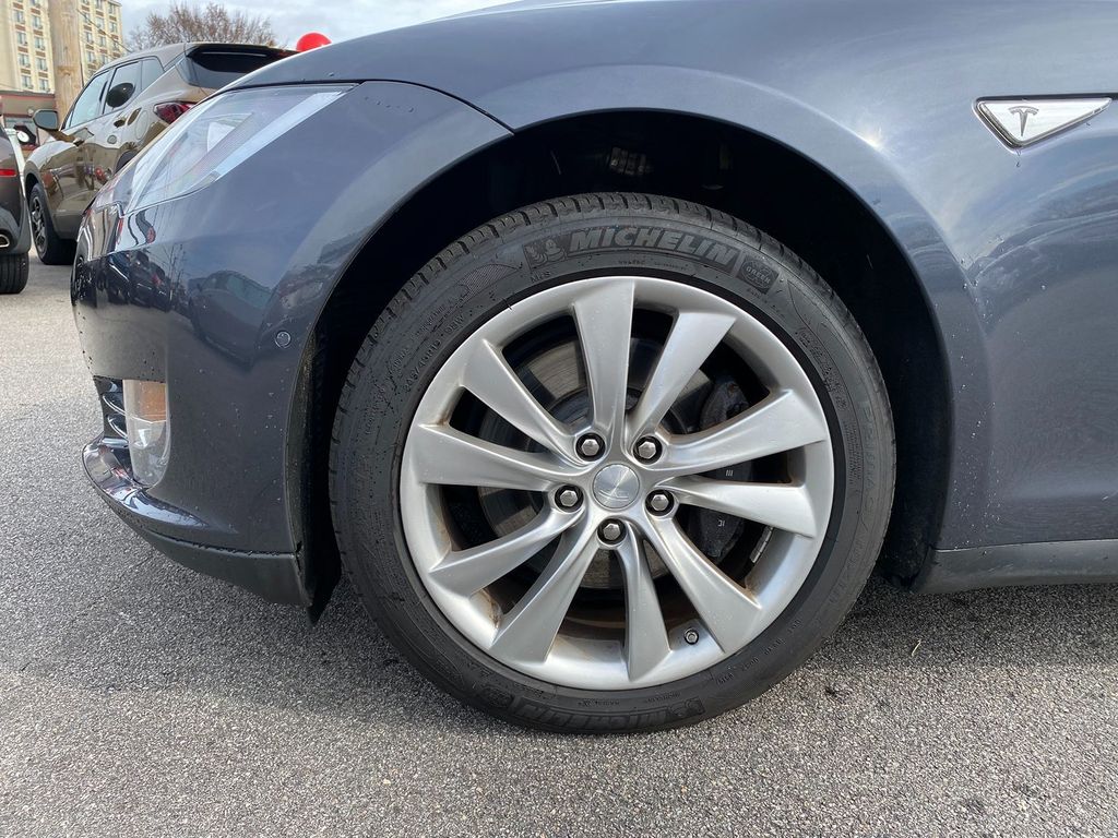 Vehicle image 23 of 30