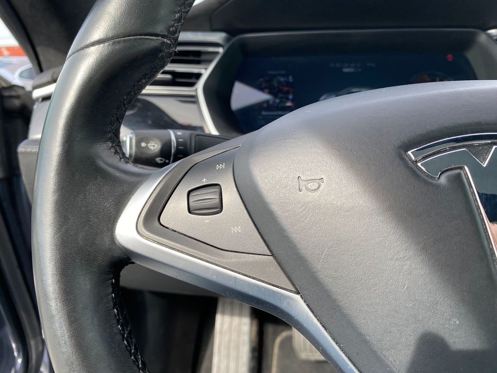 Vehicle image 13 of 30