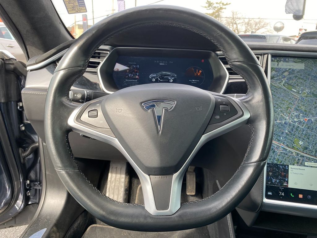 Vehicle image 12 of 30