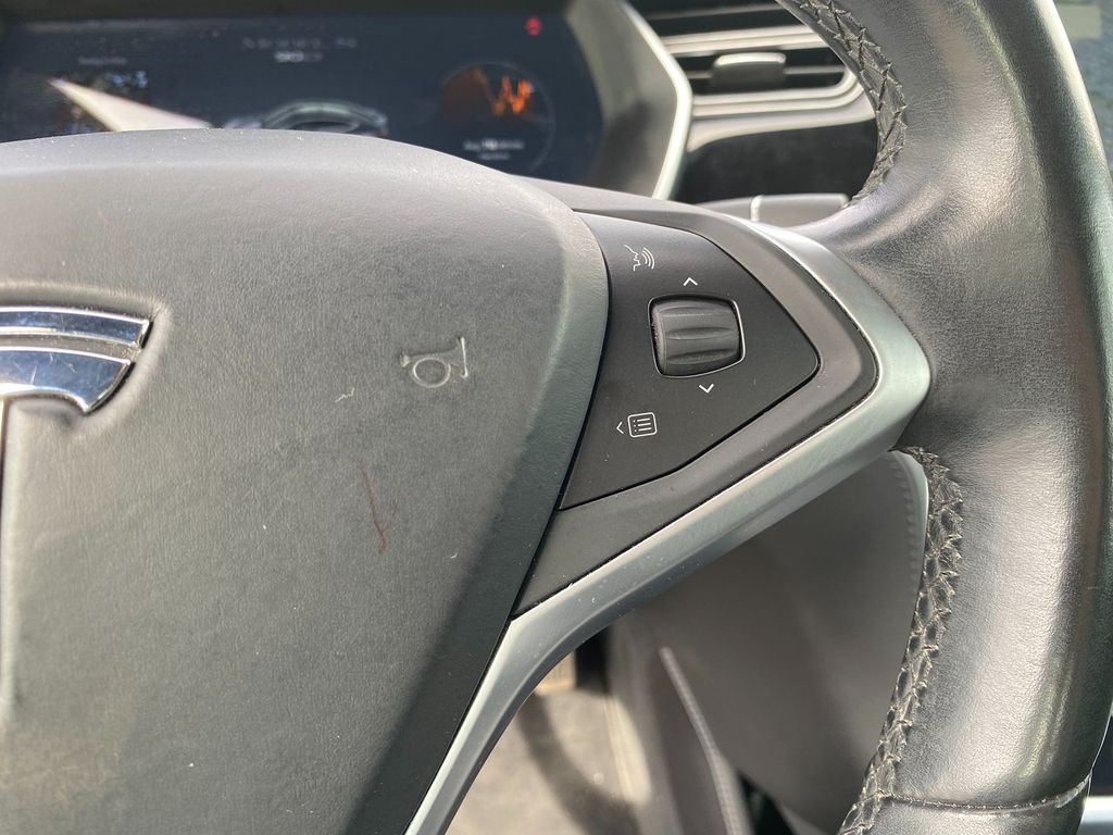 Vehicle image 14 of 30