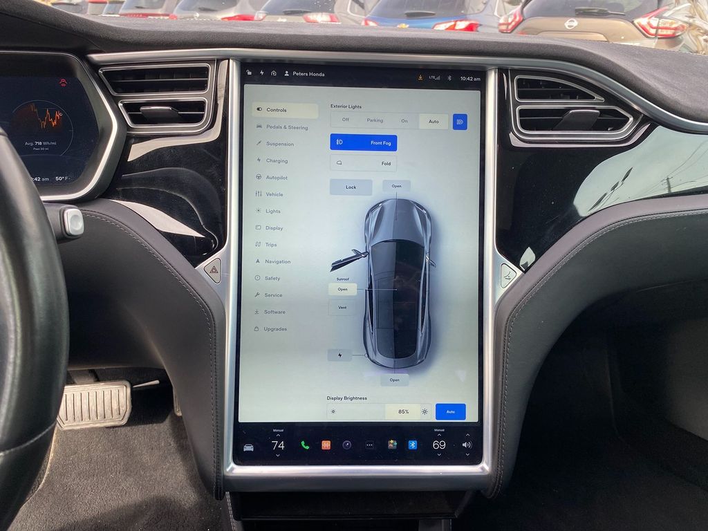 Vehicle image 16 of 30
