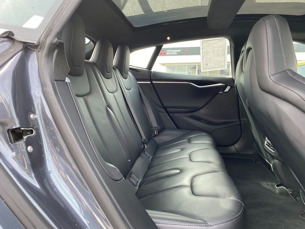 Vehicle image 27 of 30