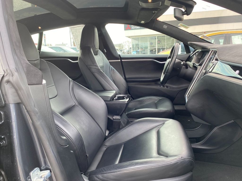 Vehicle image 24 of 30