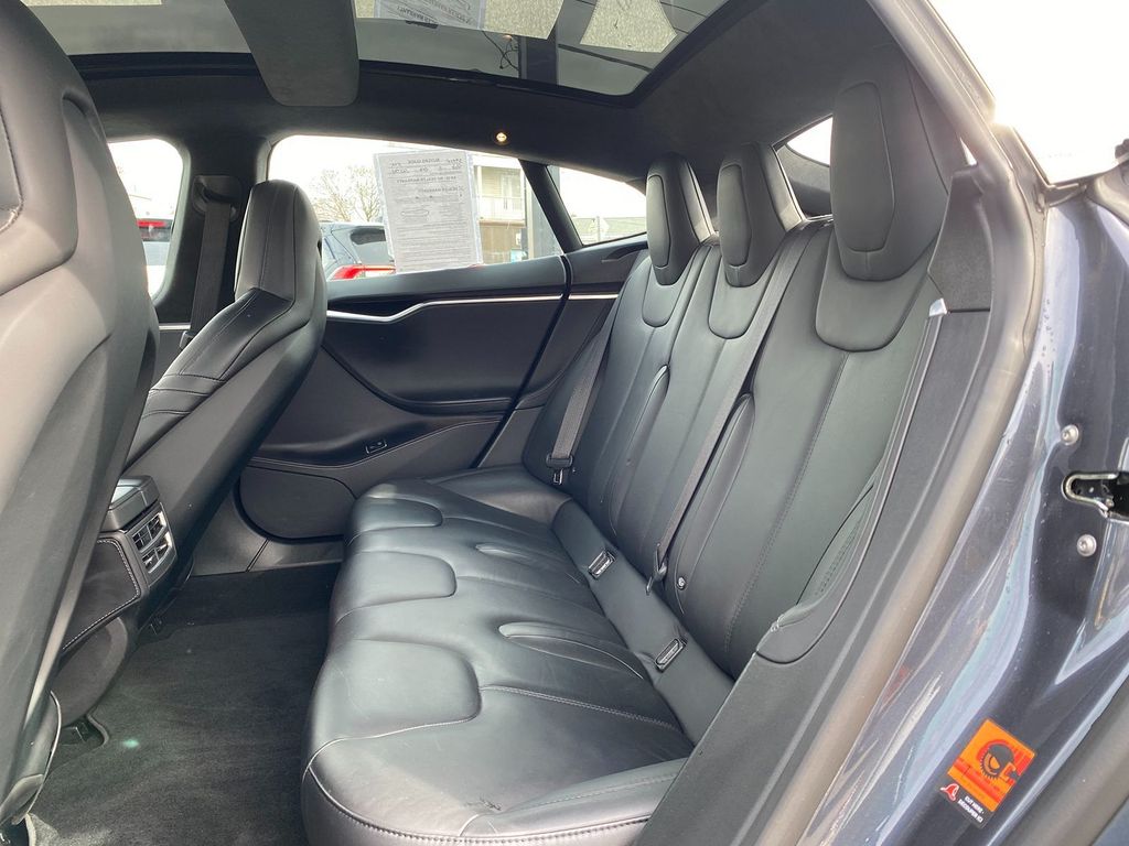 Vehicle image 26 of 30
