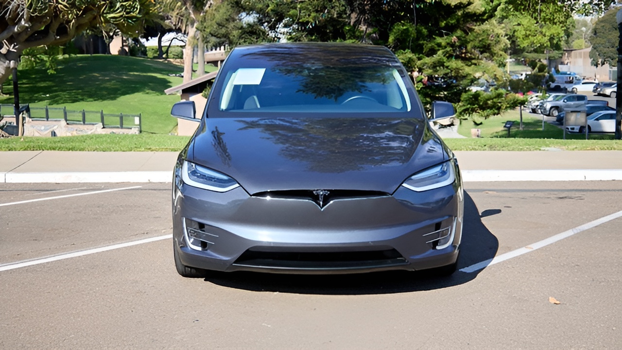 Vehicle image 27 of 36