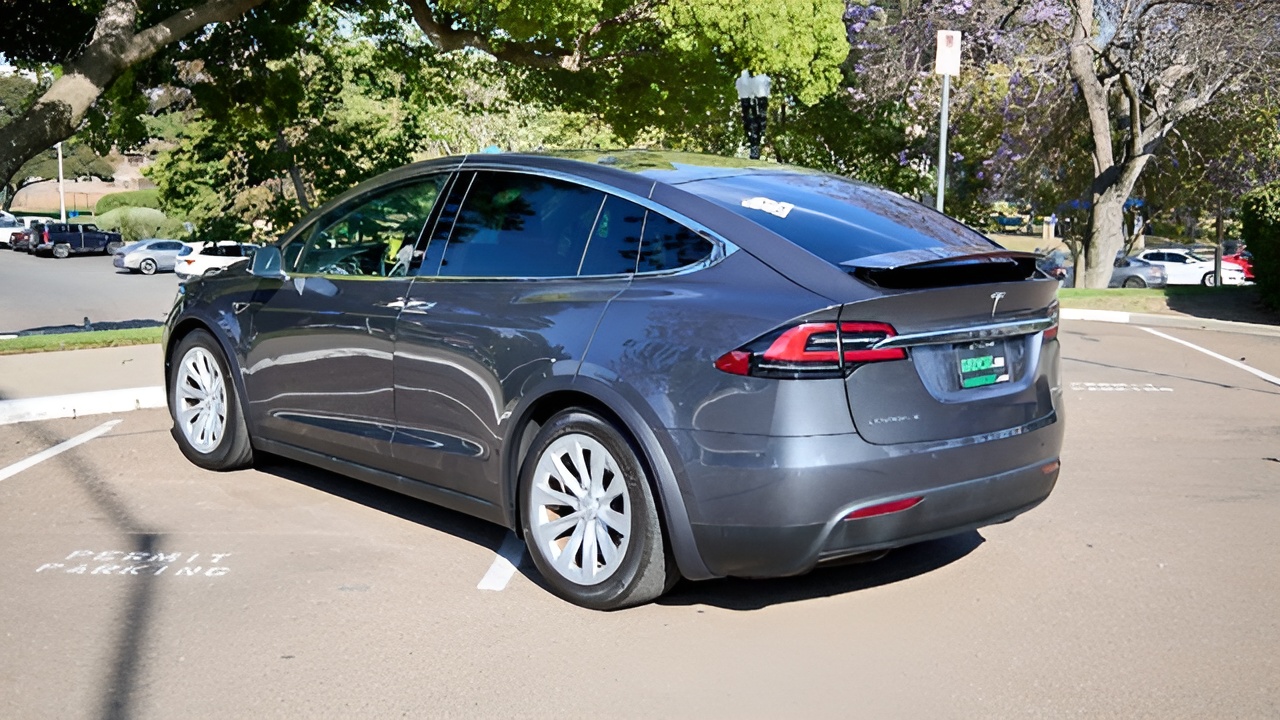 Vehicle image 35 of 36