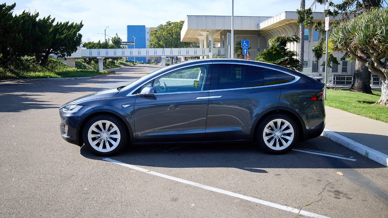 Vehicle image 11 of 36