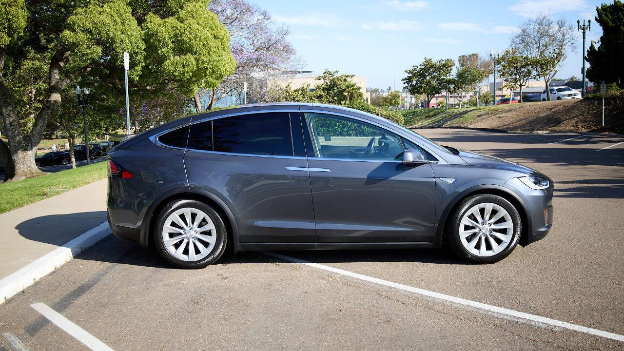 Vehicle image 7 of 36