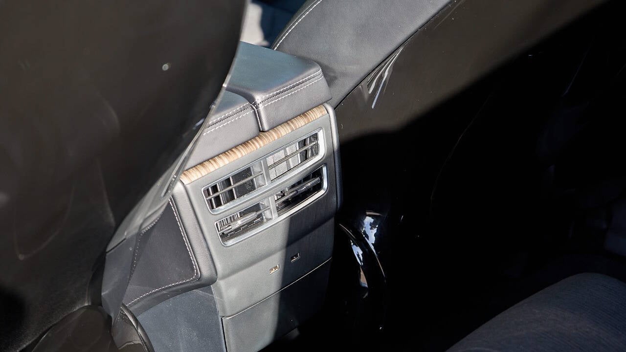 Vehicle image 22 of 36