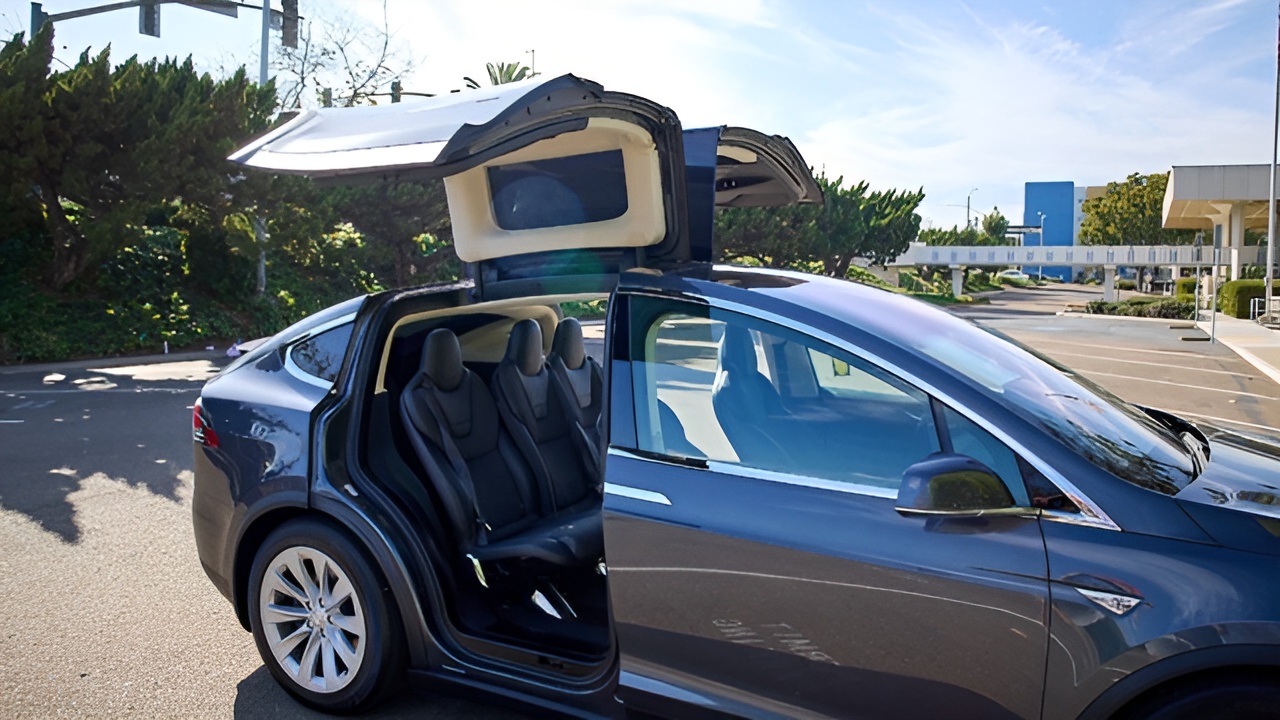 Vehicle image 28 of 36
