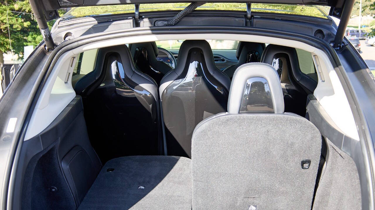 Vehicle image 25 of 36