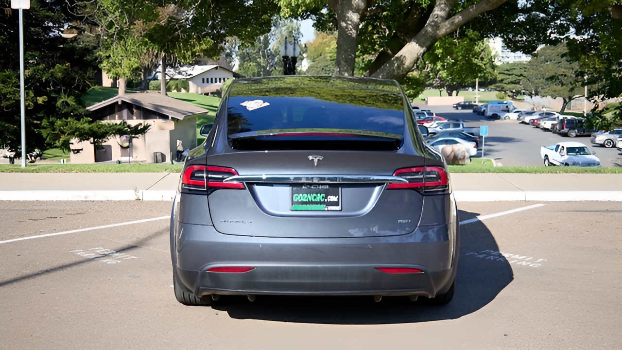 Vehicle image 34 of 36