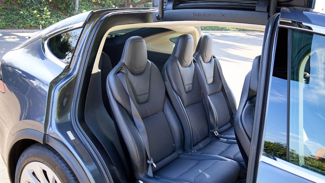 Vehicle image 15 of 36