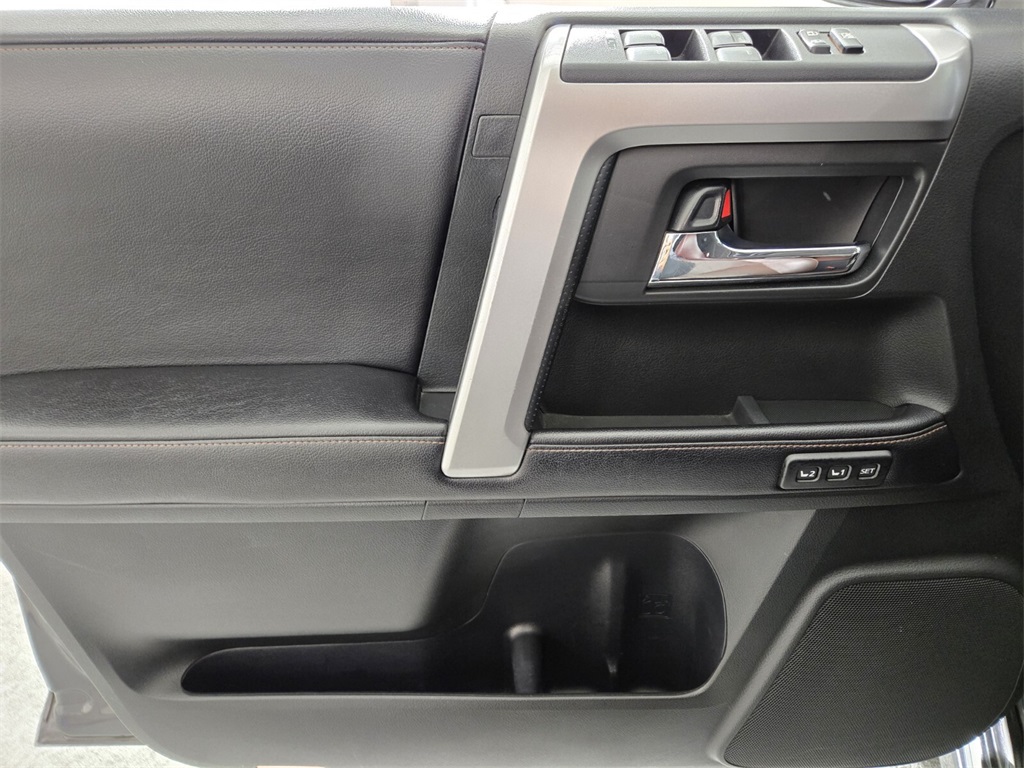 Vehicle image 22 of 30