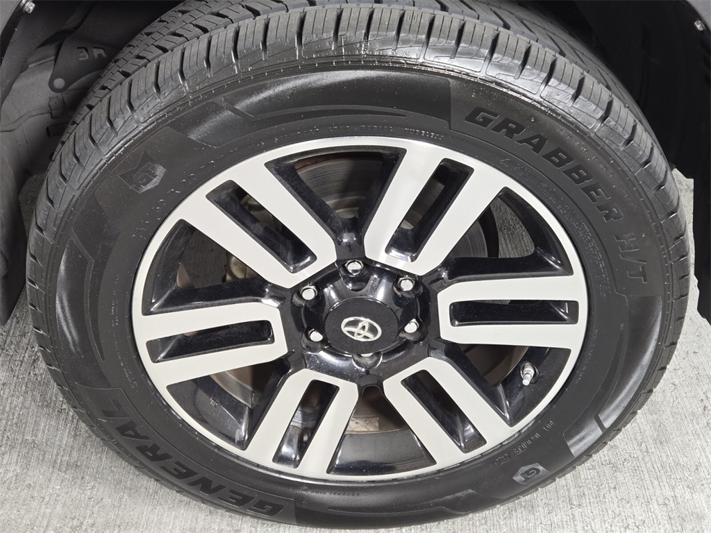 Vehicle image 10 of 30