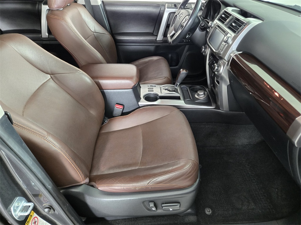 Vehicle image 19 of 30