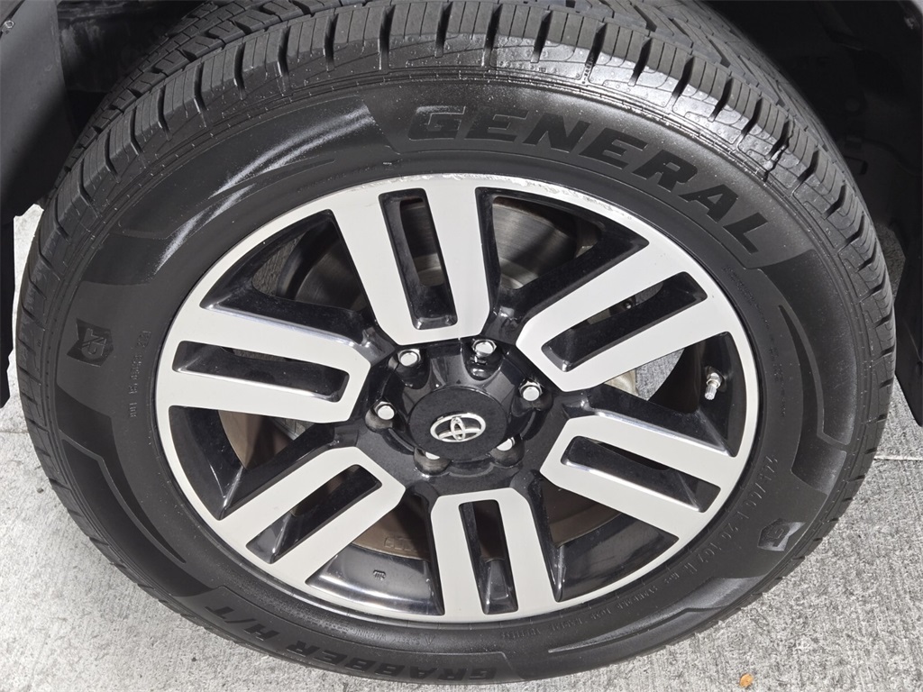 Vehicle image 11 of 30
