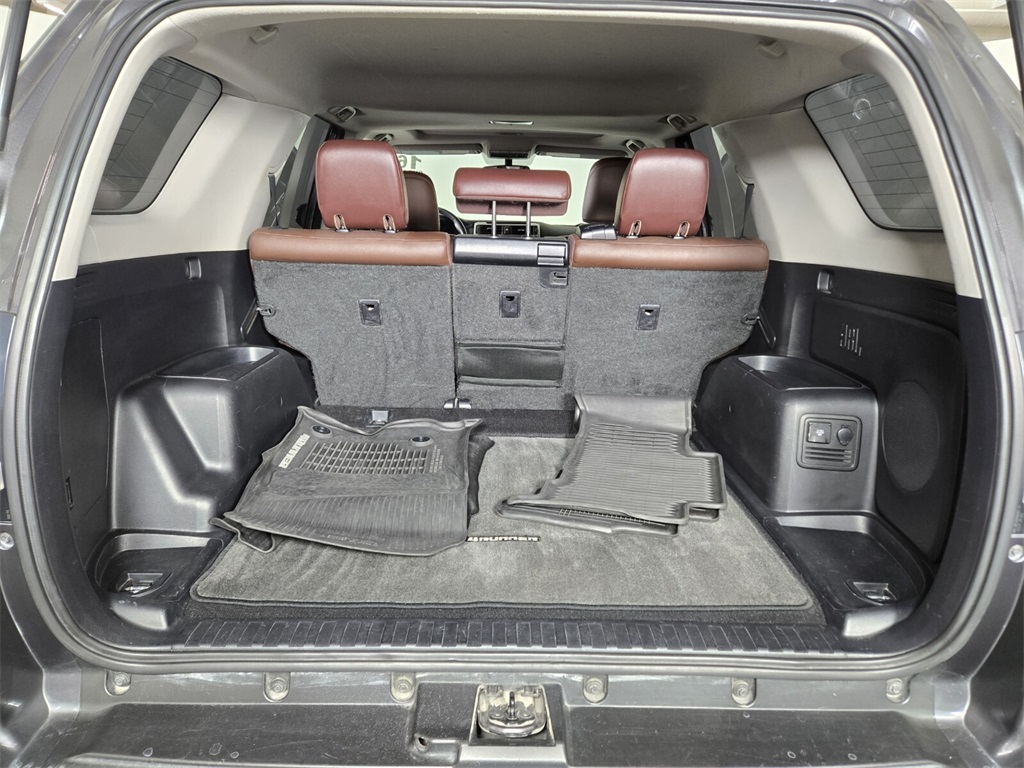 Vehicle image 17 of 30