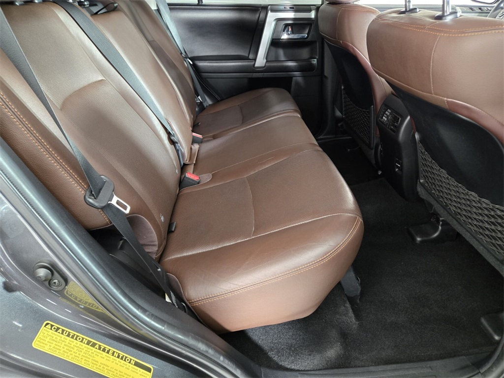 Vehicle image 18 of 30