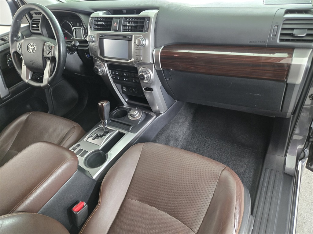 Vehicle image 20 of 30