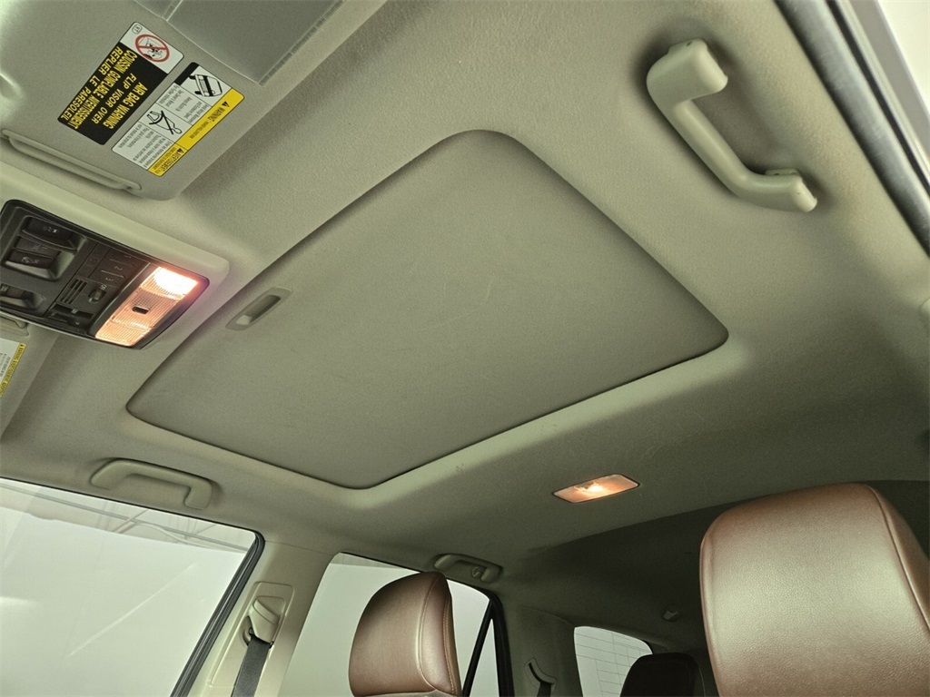 Vehicle image 14 of 30