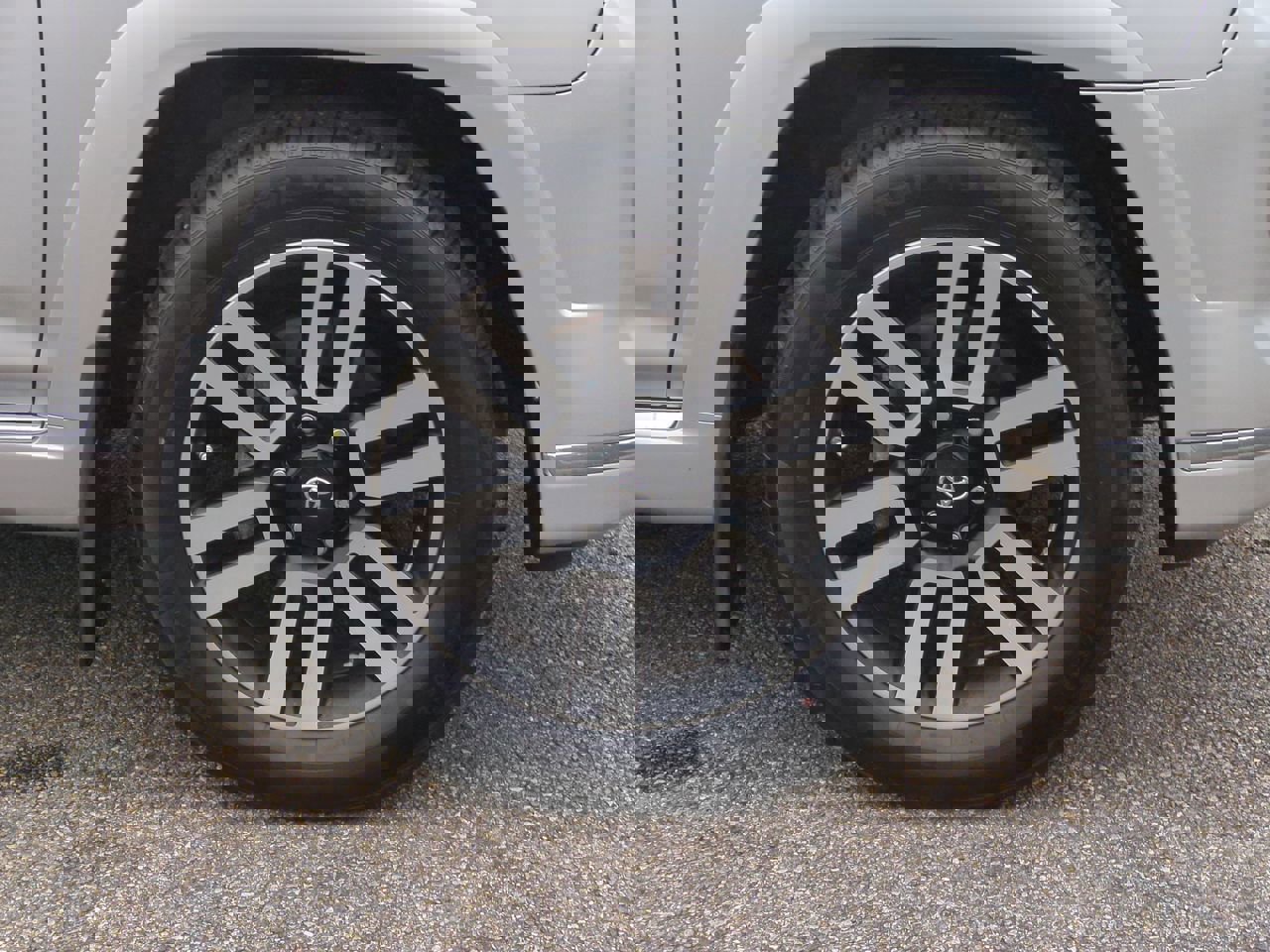 Vehicle image 11 of 29