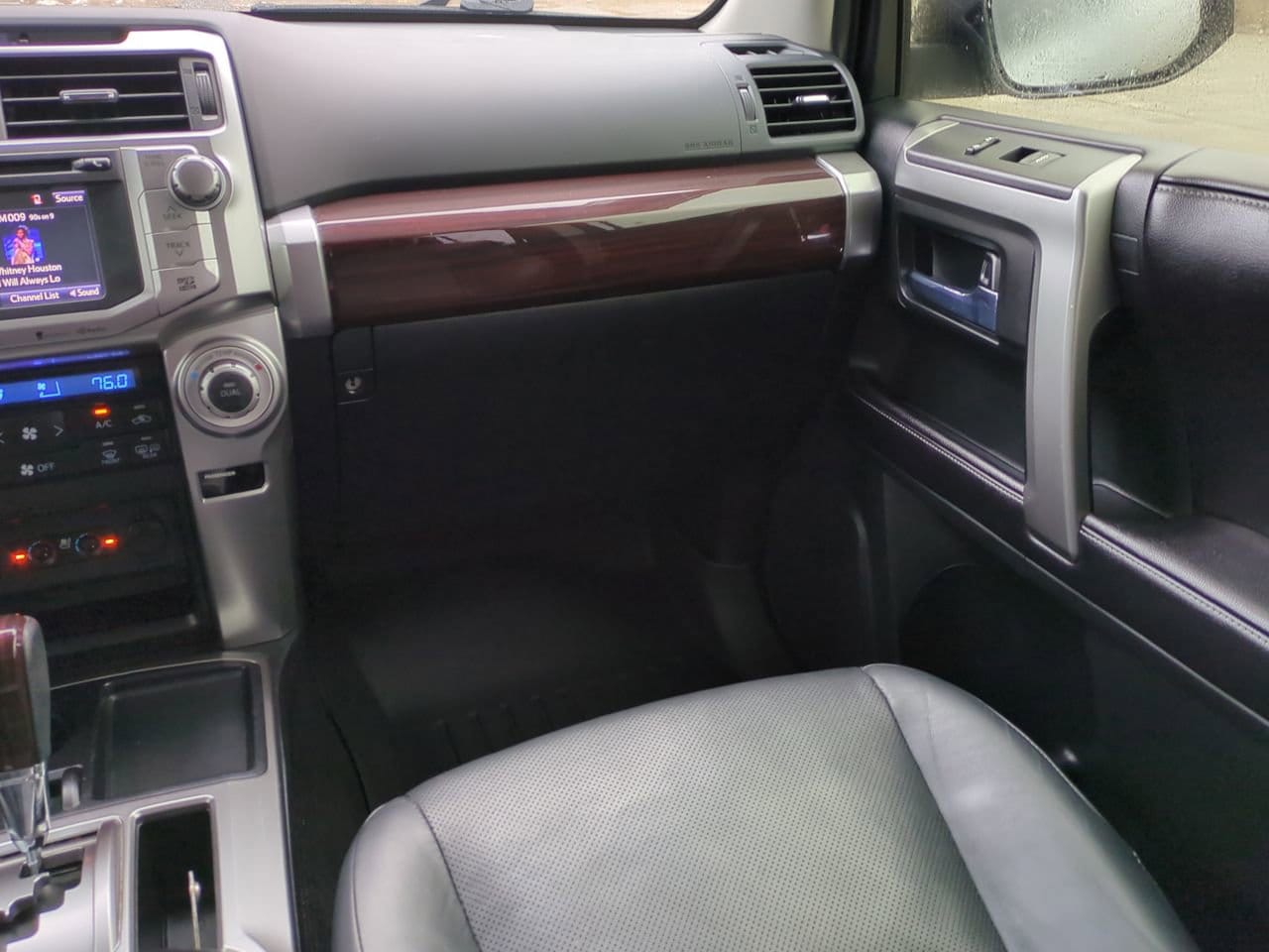 Vehicle image 17 of 29