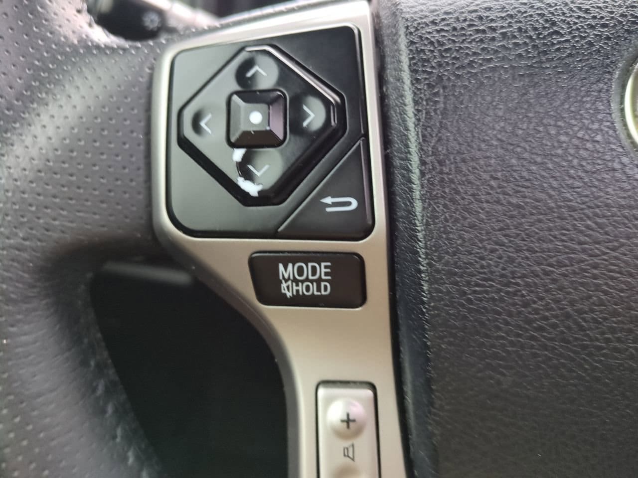 Vehicle image 25 of 29