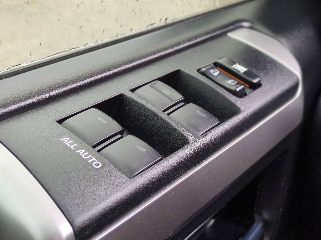 Vehicle image 24 of 29