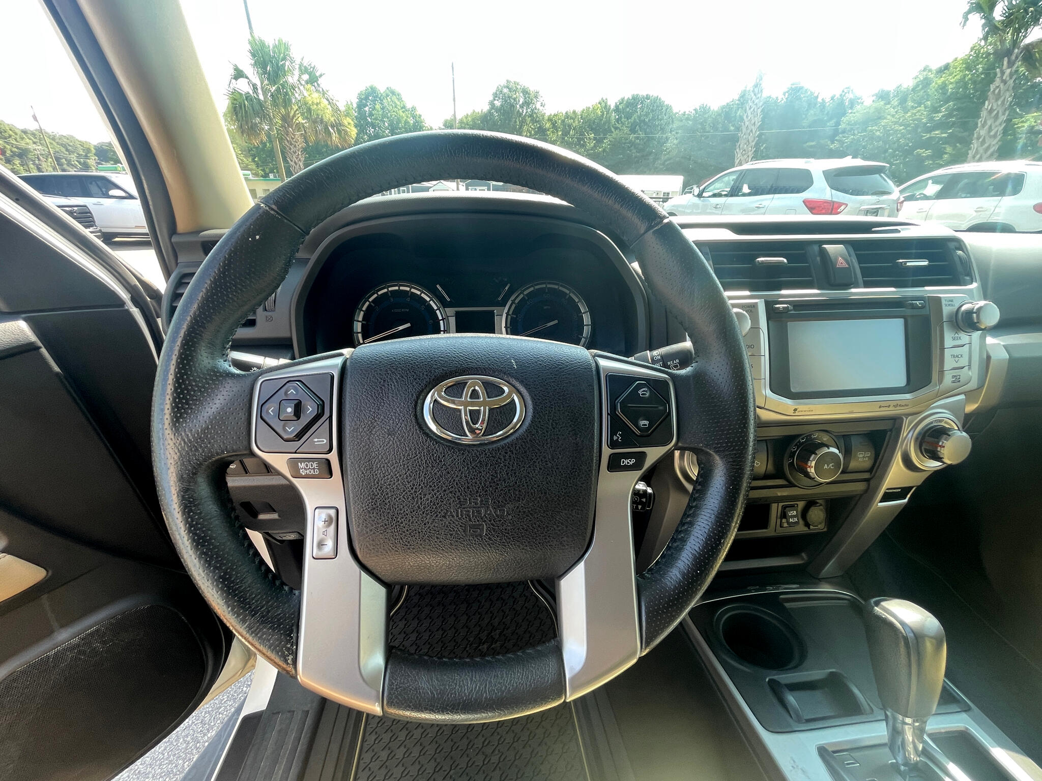Vehicle image 32 of 53