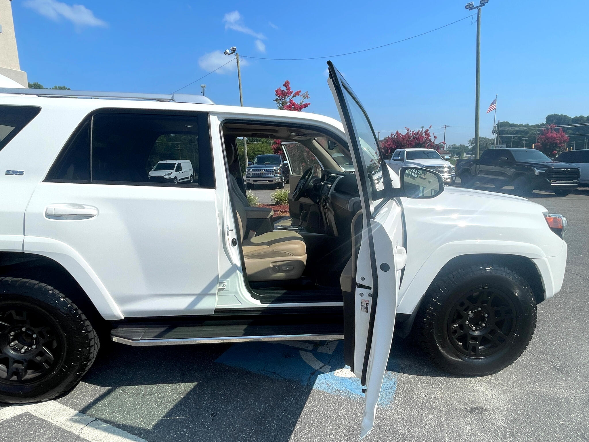 Vehicle image 8 of 53