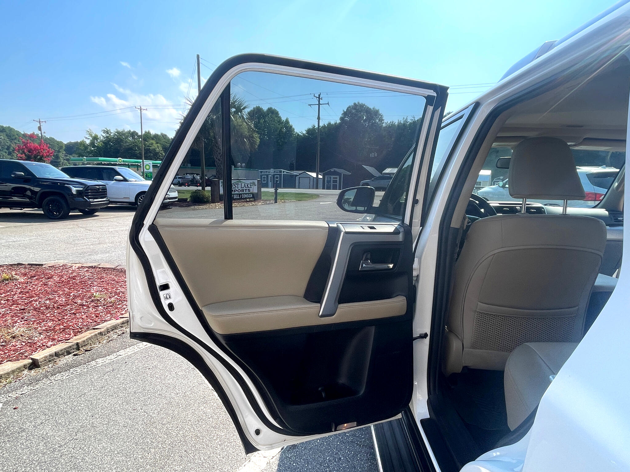 Vehicle image 34 of 53