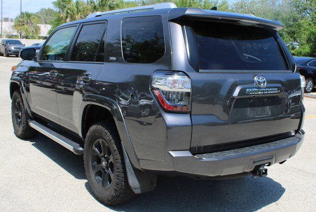 Vehicle image 7 of 22